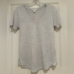 Athleta Breezy Scoop V-Neck Tee